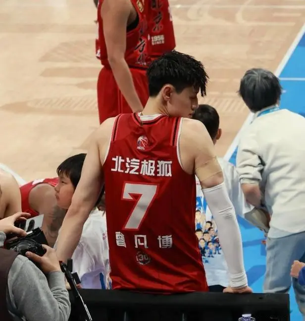 地板上, img