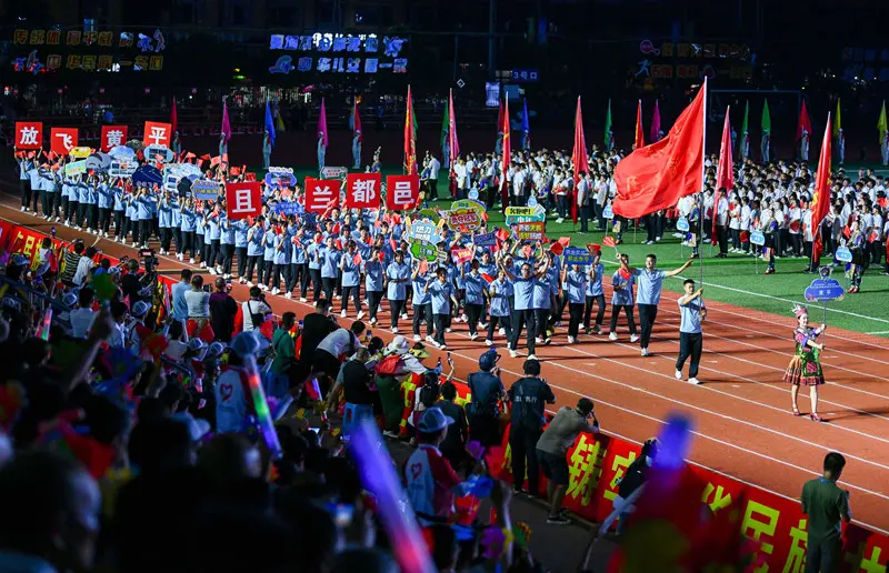 展现黔东南, 终场齐唱 展现黔东南, 终场齐唱