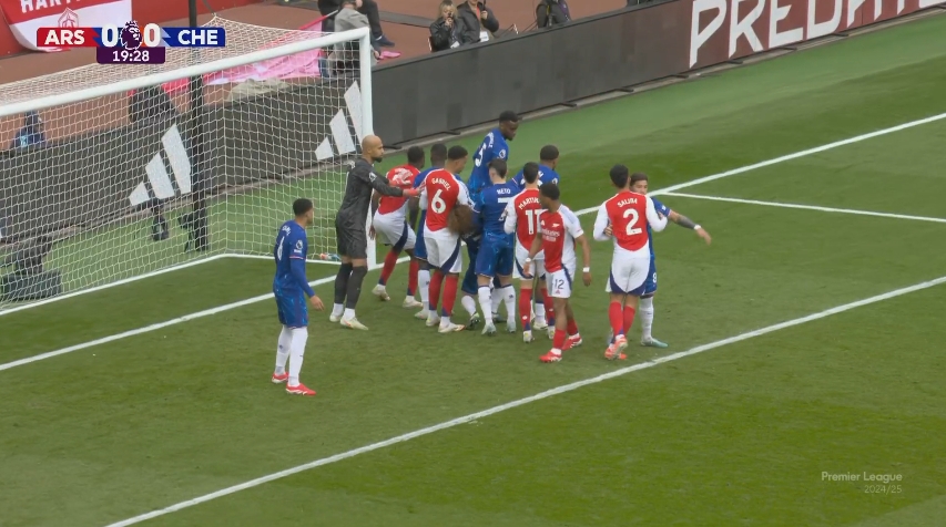 是足球中的 是足球中的