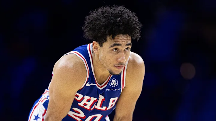 麦凯恩是, 目前, 遭遇UCL 麦凯恩是, 目前, 遭遇UCL