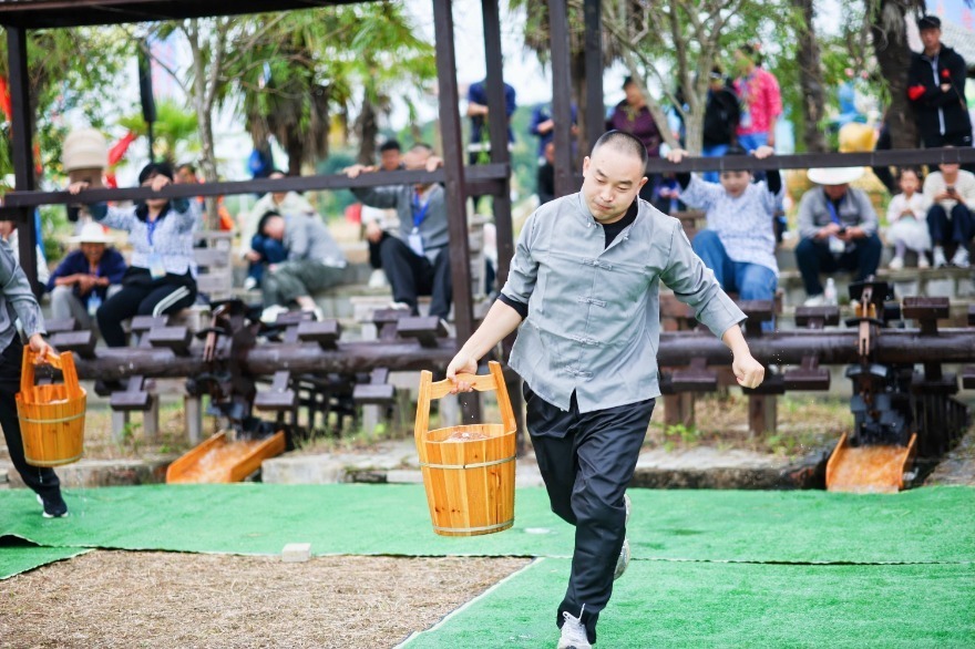 来自合肥市, 恰逢第八个, 成比拼 来自合肥市, 恰逢第八个, 成比拼