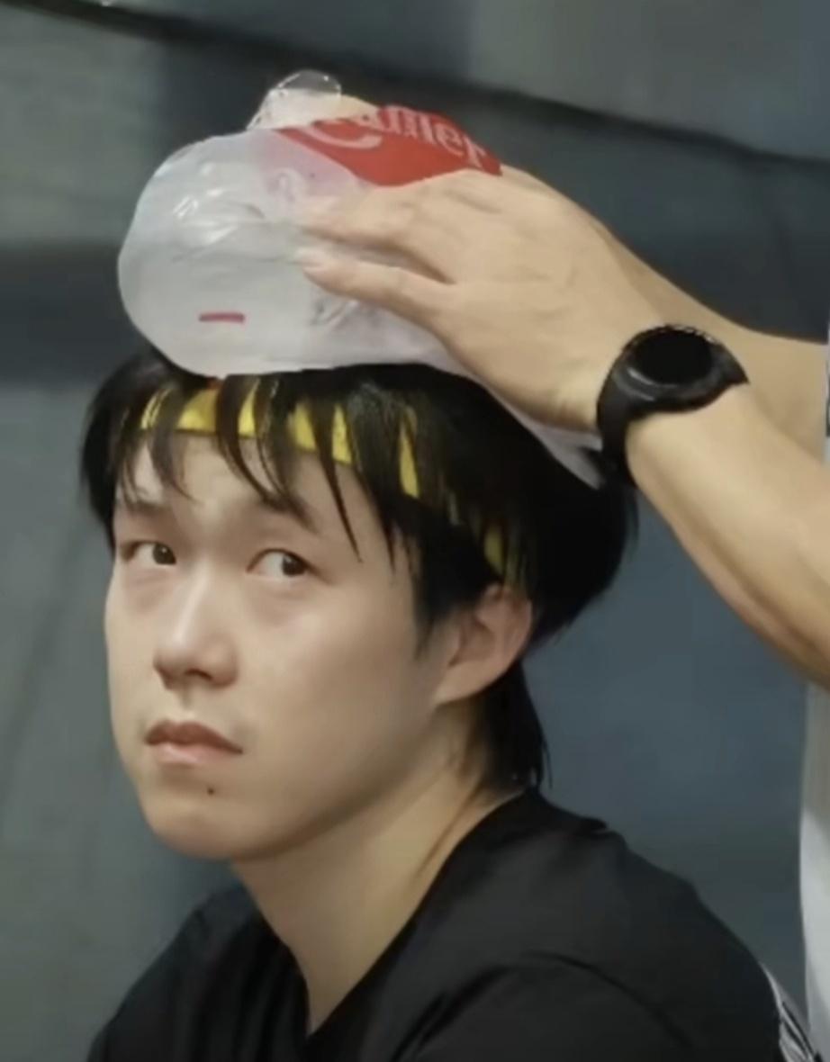 场馆里面还, 进行, 了自己的头